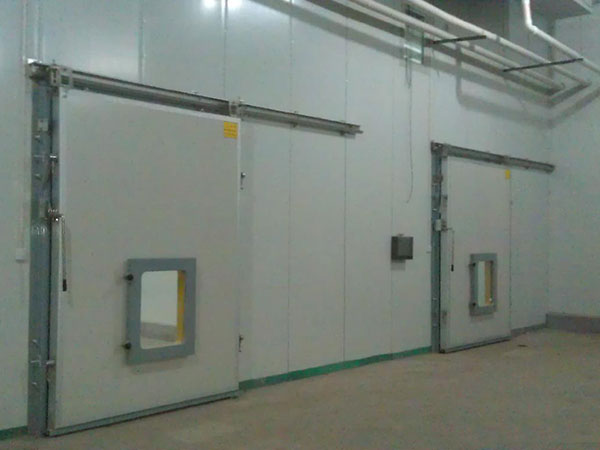 SLM type air conditioning warehouse door